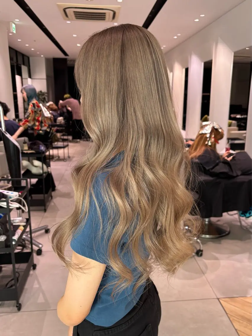 ロング カラー ベージュカラー ブリーチ グレージュ ハイトーンカラー ハイトーンベージュ カット ヘアカラー 銀座/韓国レイヤー/ 艶カラー🍓原田侑依のヘアスタイル
