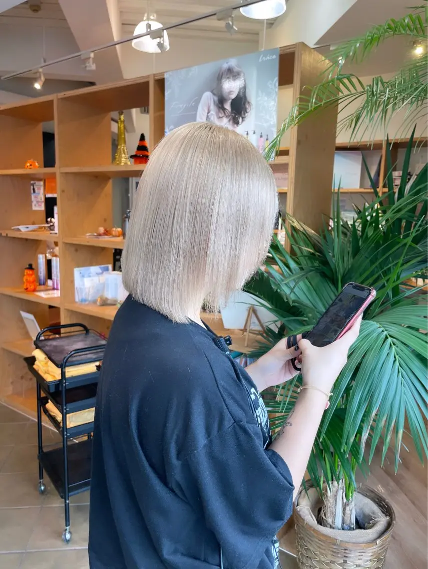 ミディアム カラー カット ヘアカラー トリートメント ハイトーンカラー / 美髪矯正/出口優斗のヘアスタイル