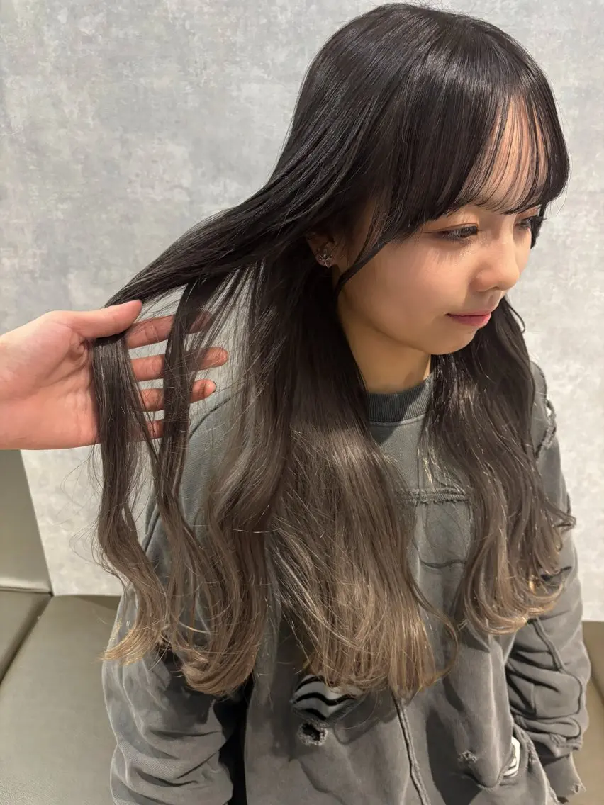 ロング カット ヘアカラー トリートメント 🌐NATSUMI 🌐【寒色カラー】のヘアスタイル