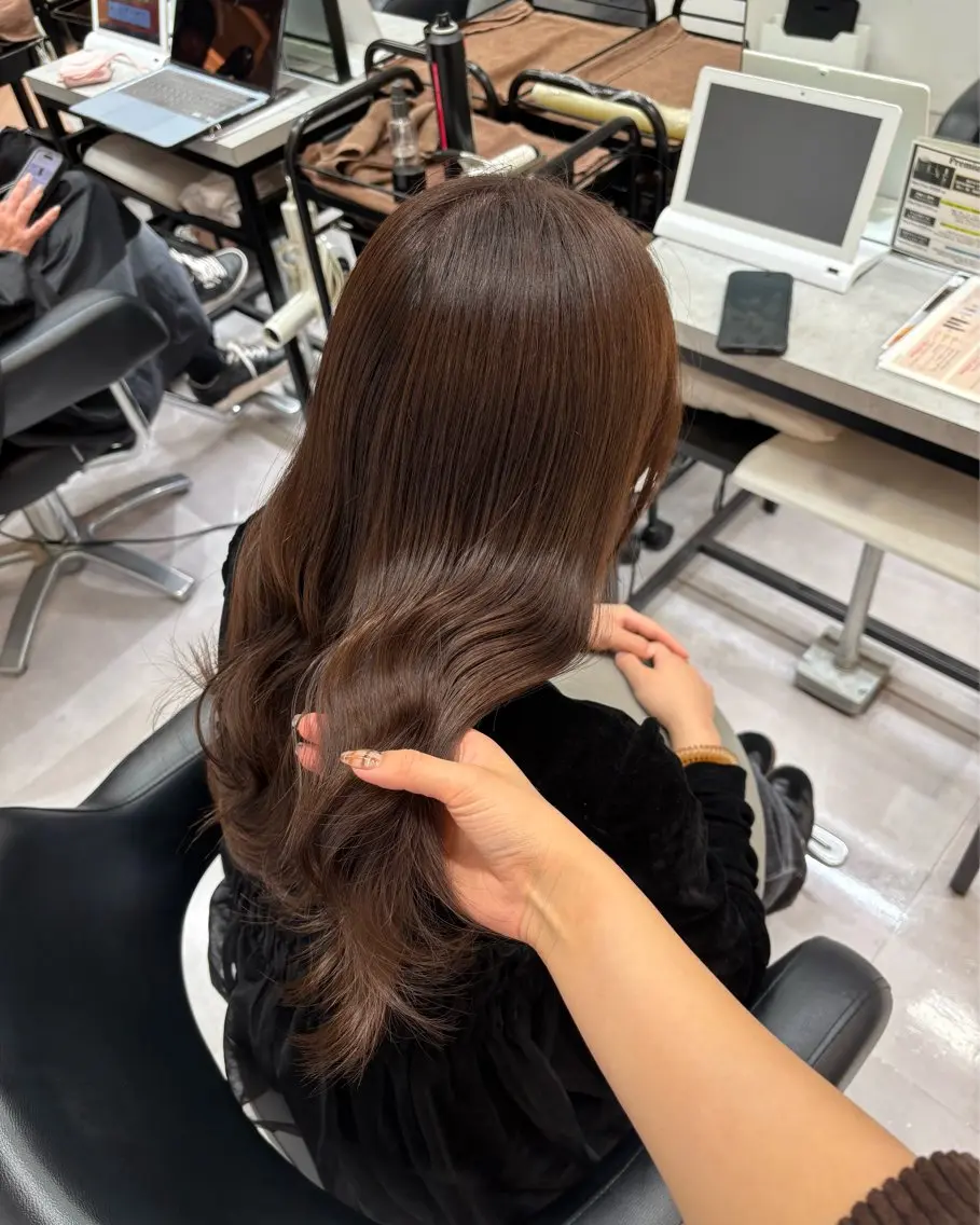 セミロング カラー ブリーチ ブラウンカラー 透明感カラー マロンブラウン ブリーチなしカラー カット ヘアカラー レイヤーカット/ 暗髪カラー🧸ナシコのヘアスタイル