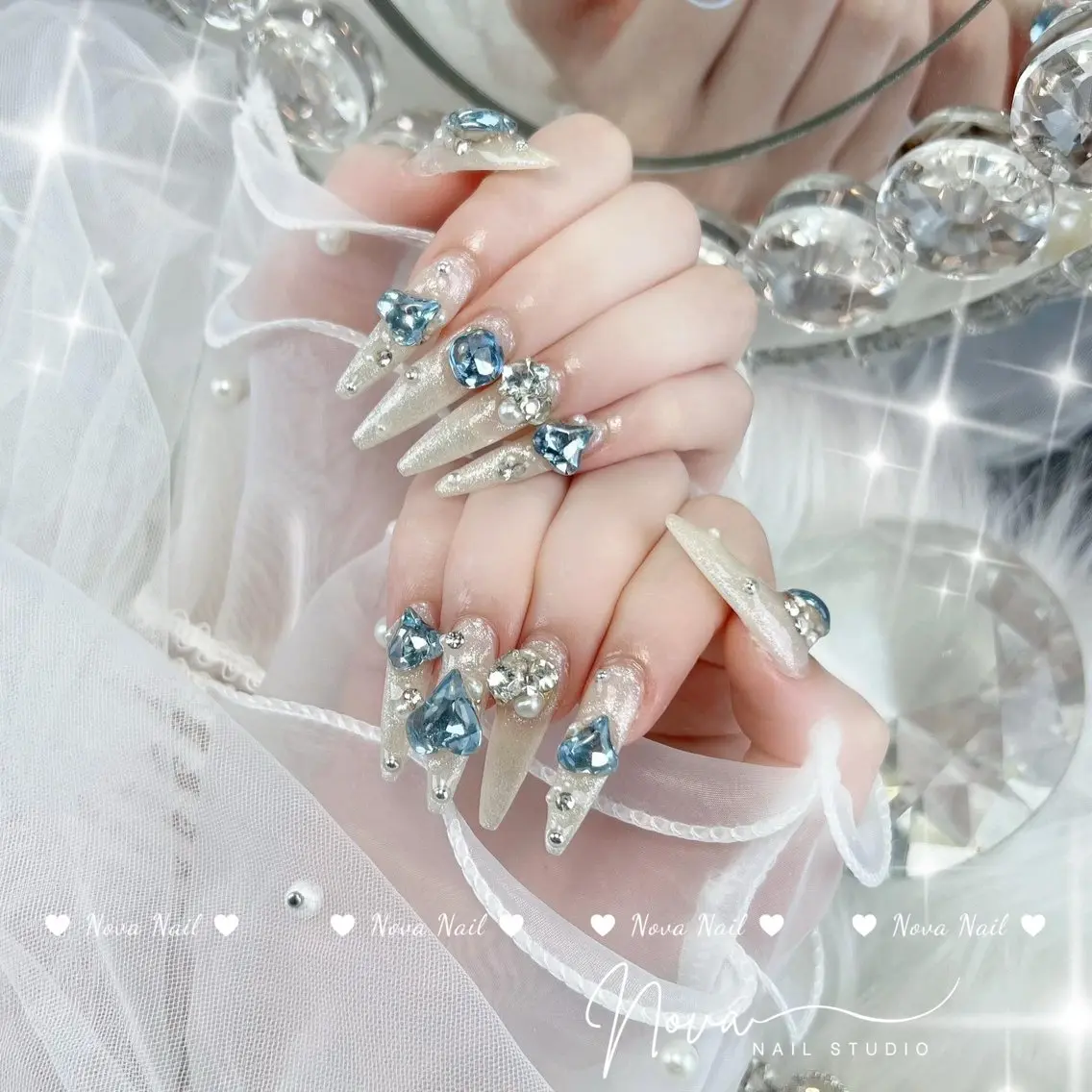 ネイル アートネイル ジェルネイル ガーリー キラキラネイル 韓国ネイル ハンドネイル ハンドケア Nova Nail Salonのネイルデザイン