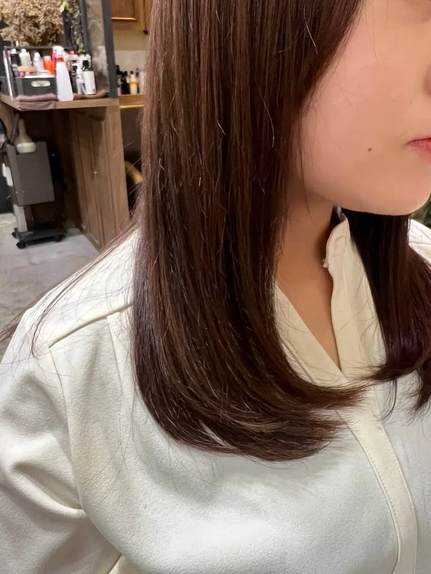 セミロング チョコレートブラウン カット ヘアカラー 高橋 葵のヘアスタイル