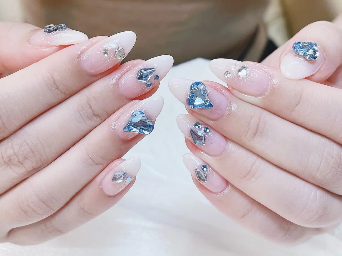 ネイル チークネイル 成人式 フレンチネイル グラデーション 氷ネイル・うるうるネイル ハンドネイル DUO MI nail salonのネイルデザイン
