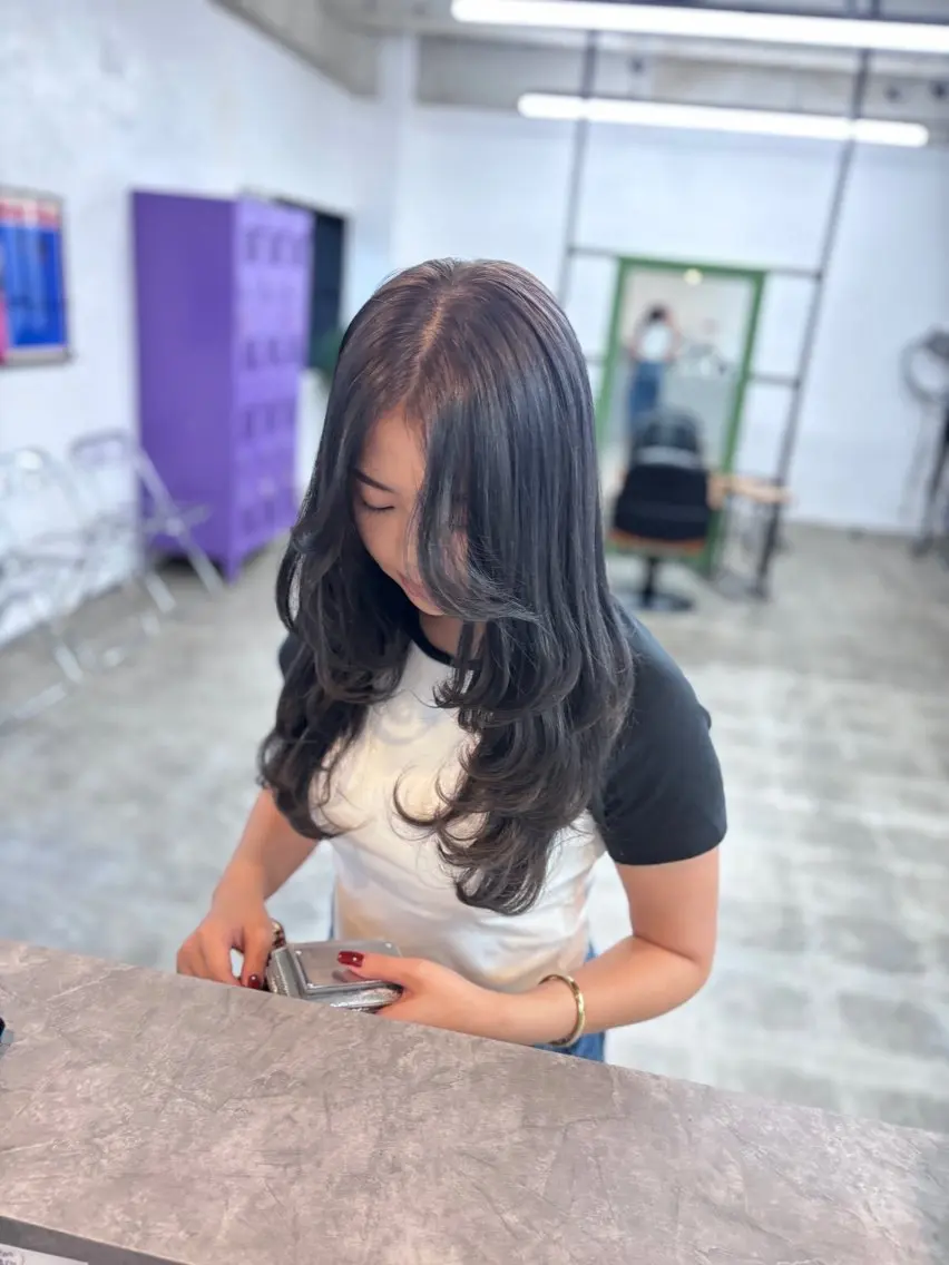 ロング カット ヘアカラー miloc naha ナナカのヘアスタイル