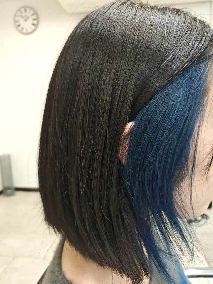 ショート カラー ブルーカラー イヤリングカラー ヘアカラー 長谷川 誠志のヘアスタイル