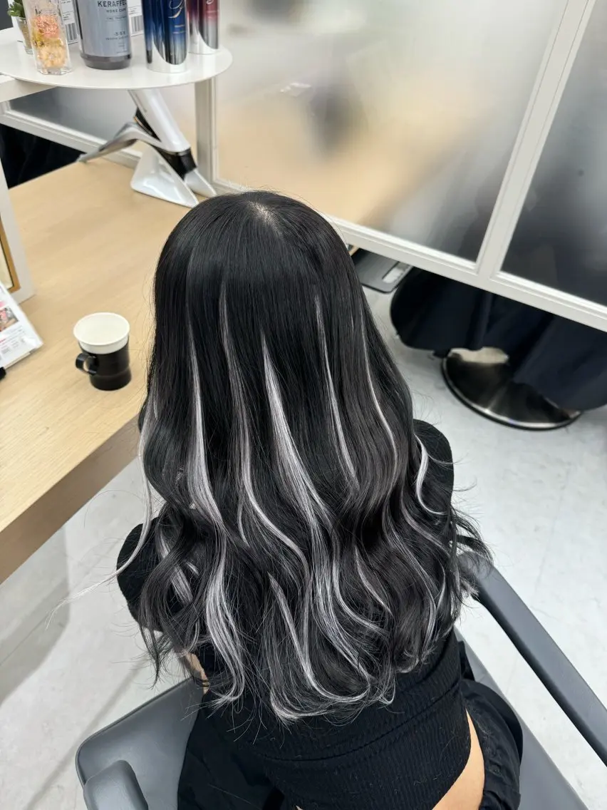 【インナーカラー/イヤリングカラー】エクステ10本まで+調整カット【ハイライト/ローライト】の写真
