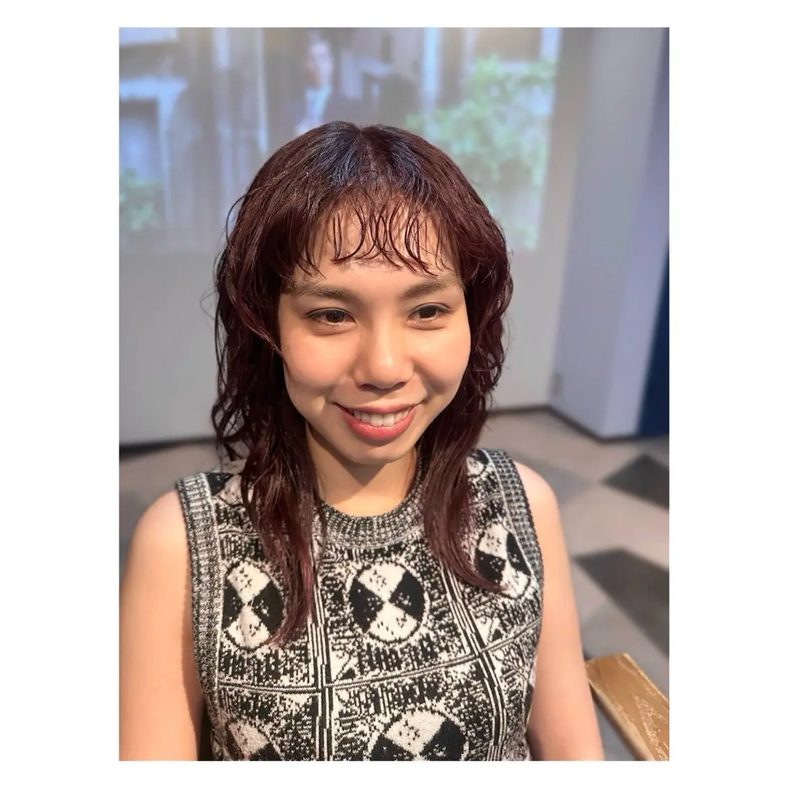 ミディアム カラー ブリーチ ボルドーカラー 中野 誠子のヘアスタイル