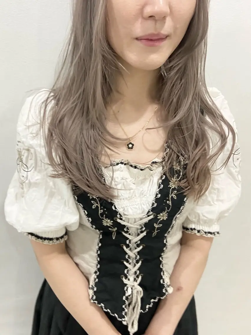 ロング カラー バレイヤージュ ミストバング ベージュカラー ブリーチ 抜きっぱなしブロンド 札幌ブリーチカラー/ ダブルカラー/ドイのヘアスタイル