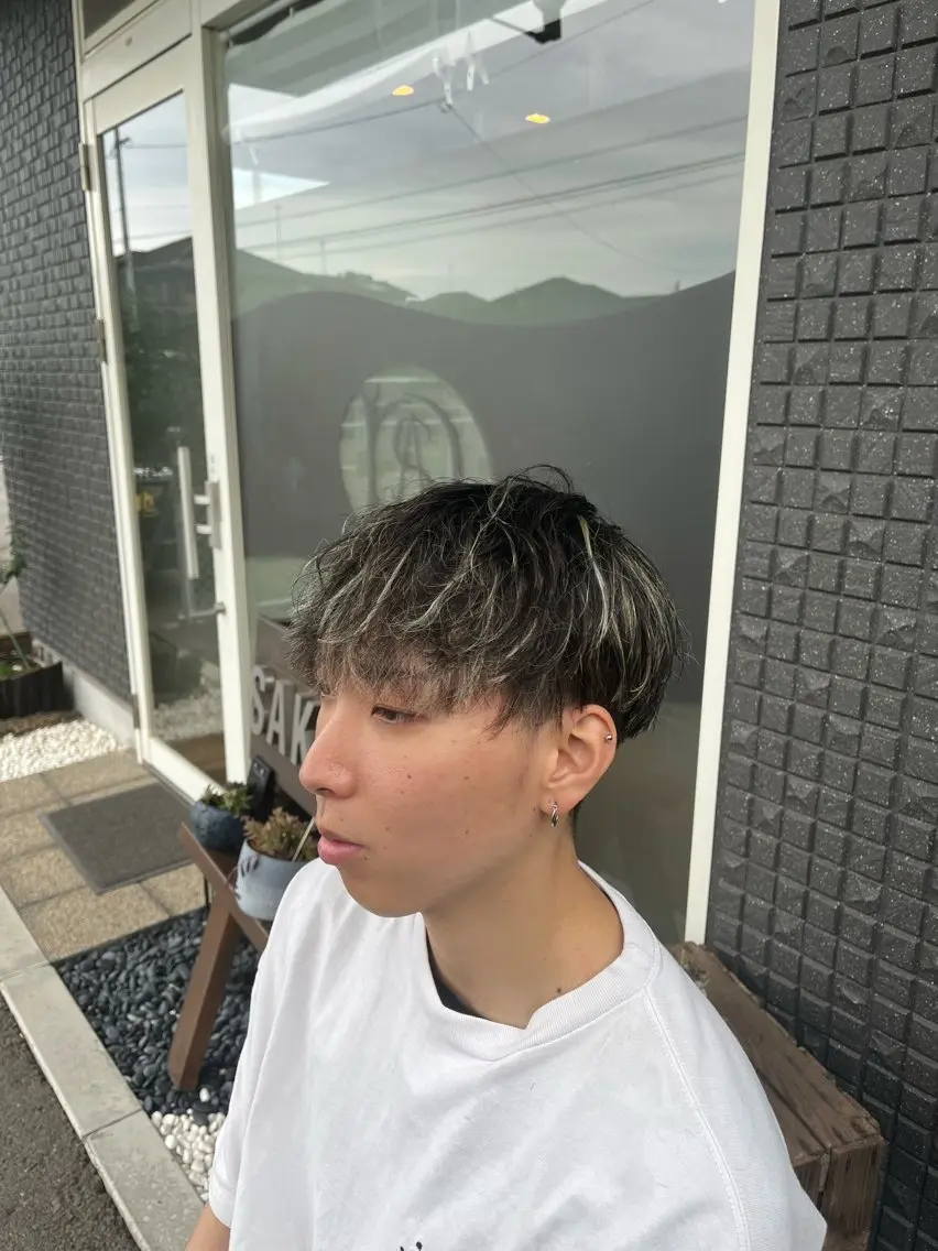 カラー メンズ メンズメッシュ メッシュ カット ヘアカラー ヘアーサロンSAKO 佐伯准哉のヘアスタイル