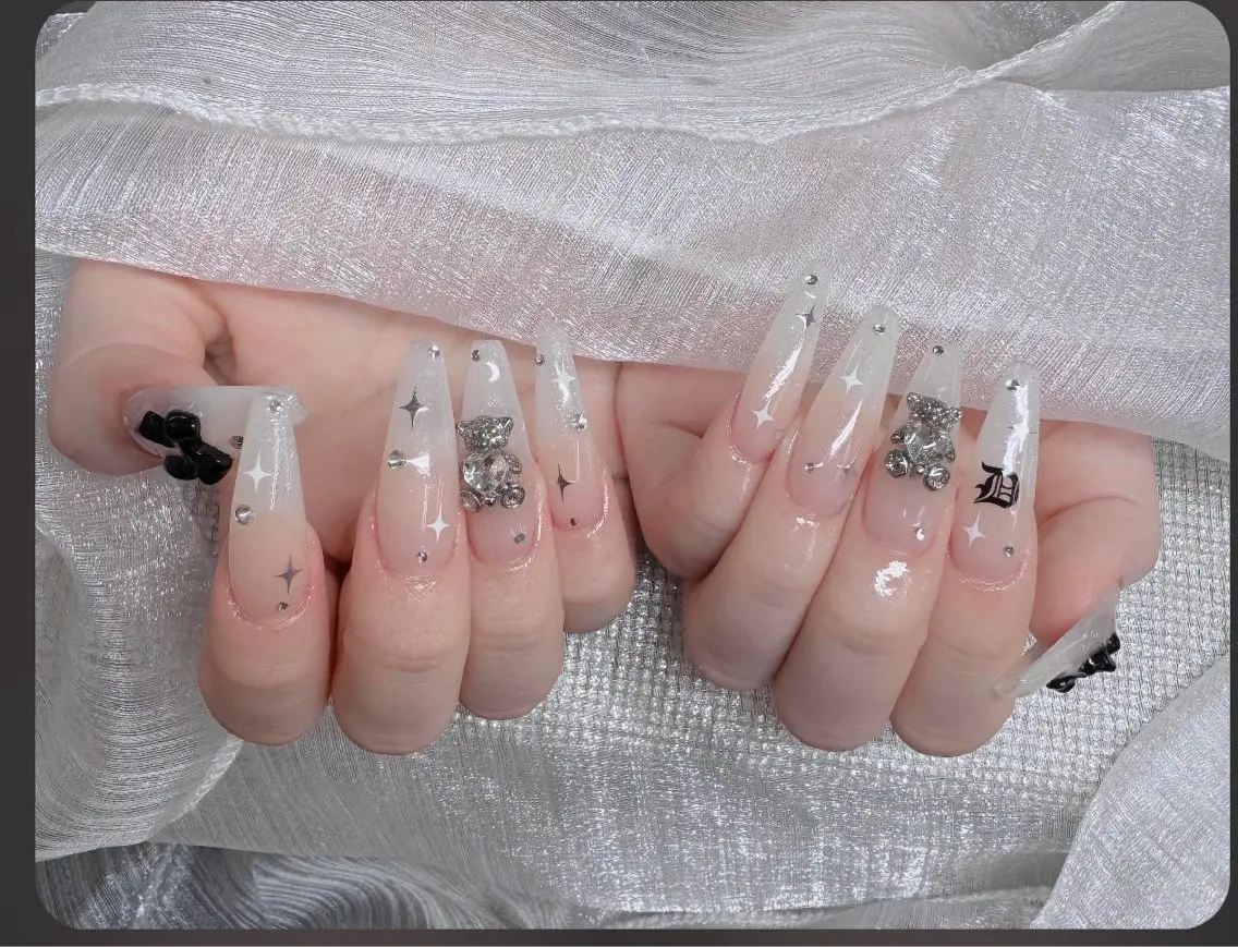 ネイル フレンチネイル ジェルネイル ガラスフレンチ ハロウィン ハート ハンドネイル H.baby Nail Salonのネイルデザイン