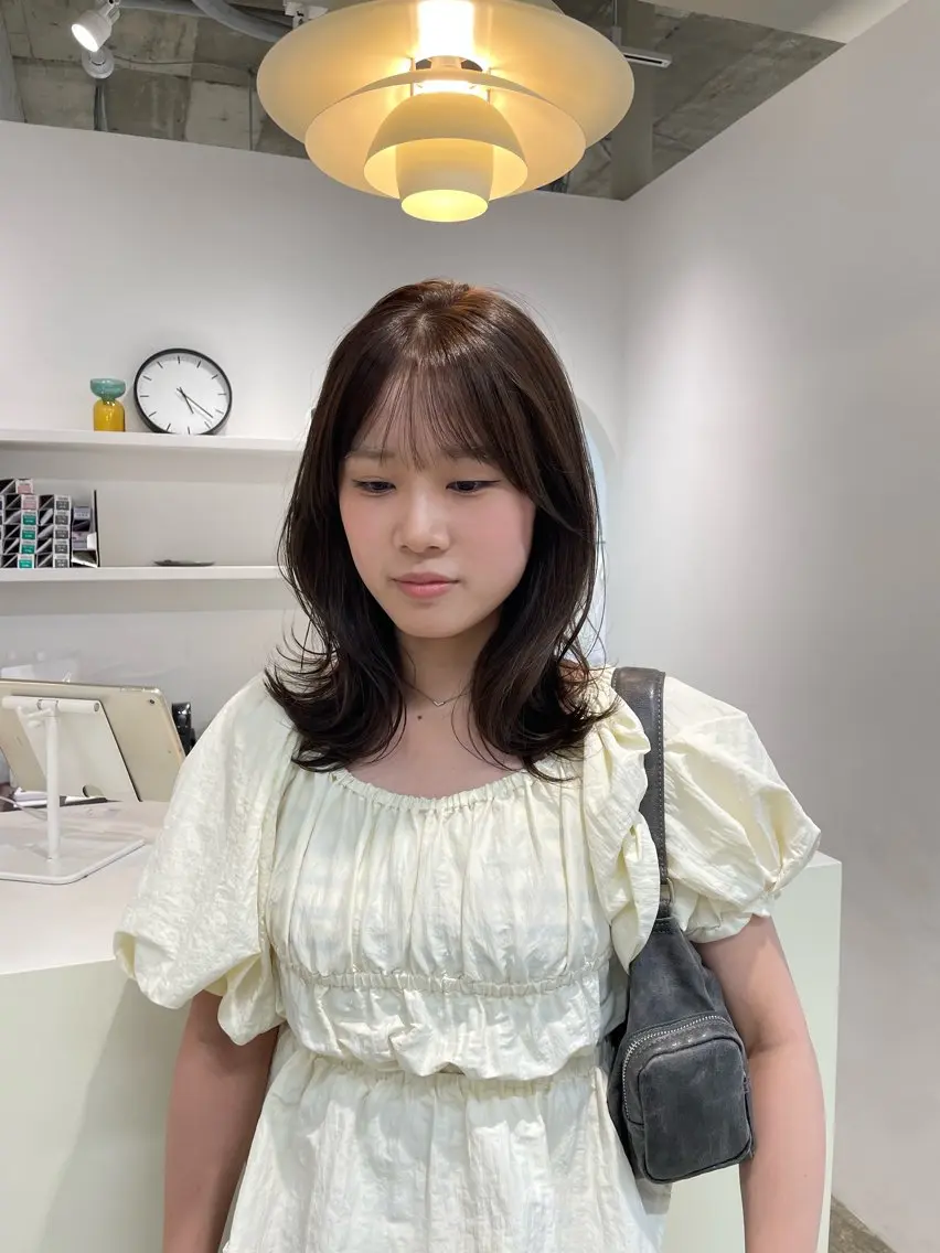 ミディアム カラー ブラウンカラー カット ヘアカラー トリートメント H I ＮＡのヘアスタイル