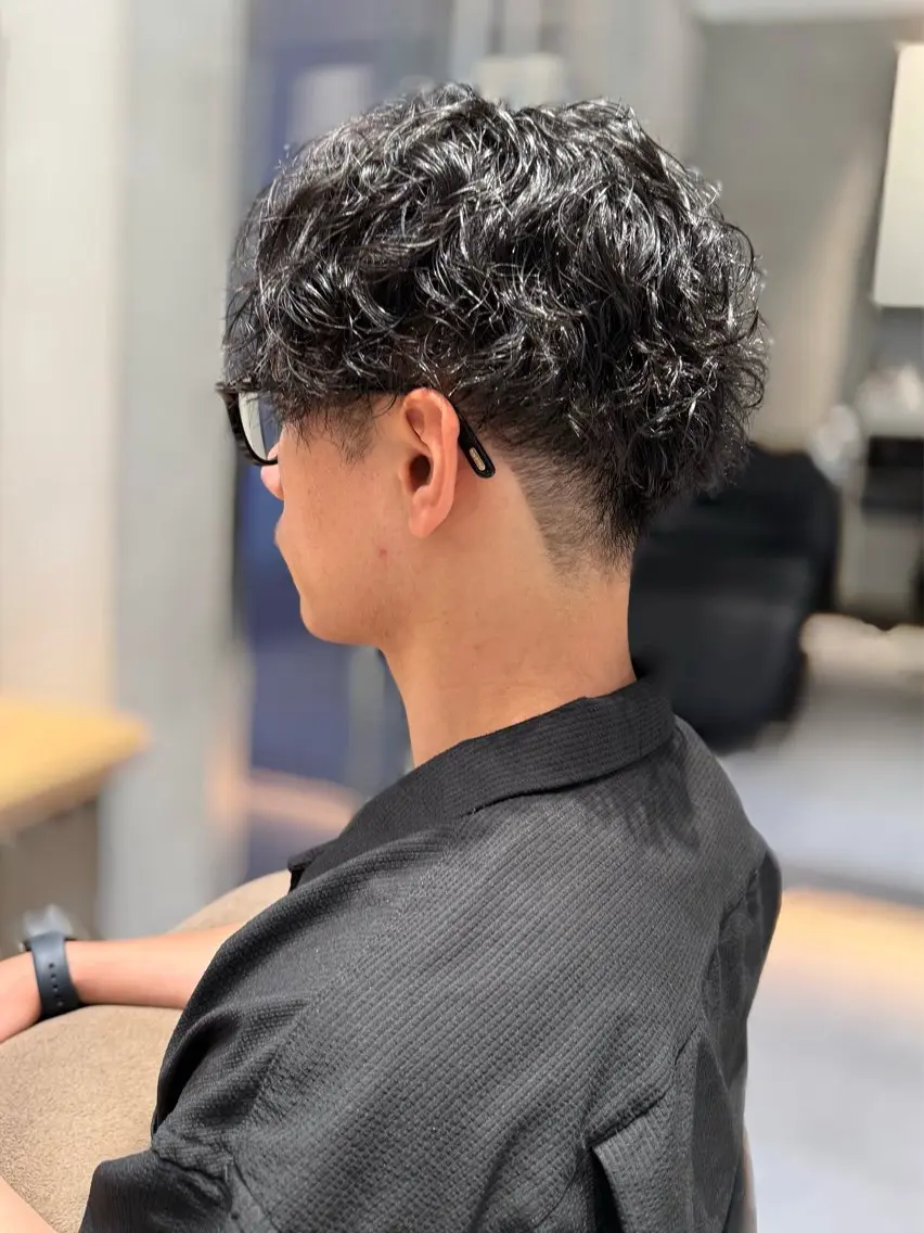 パーマ メンズ カット トリートメント ヘッドスパ ヘアセット ミオ💎ショート 透ける暗髪のヘアスタイル