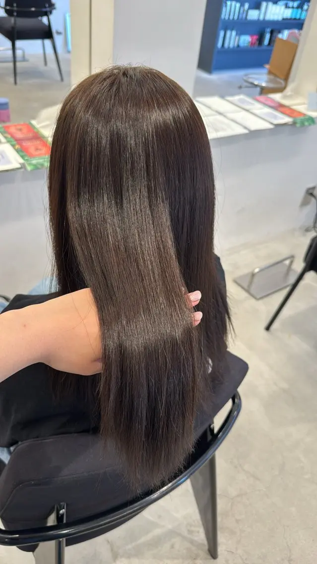 セミロング カラー ブラウンカラー オリーブブラウン 縮毛矯正 萩原 紗妃のヘアスタイル