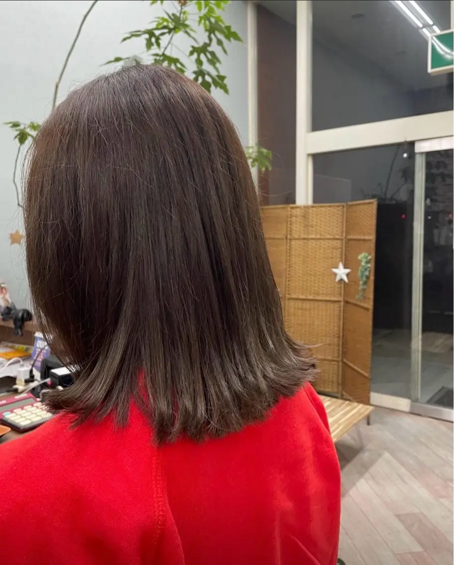ミディアム カラー ブラウンカラー 外ハネヘア シミズ カエデ🍁のヘアスタイル
