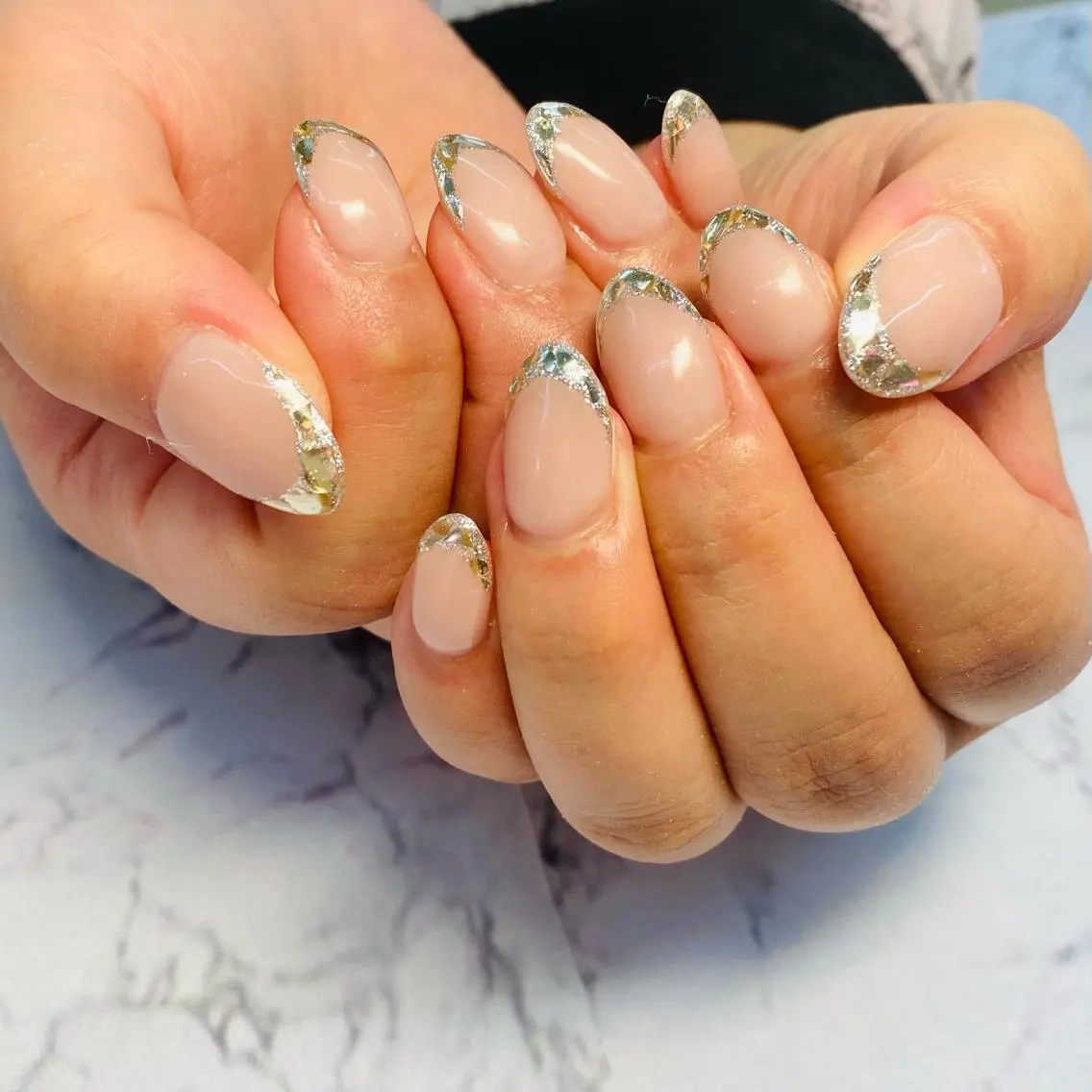ネイル フレンチネイル ガラスフレンチ ボディビルダーSal on.DeNiinaのネイルデザイン