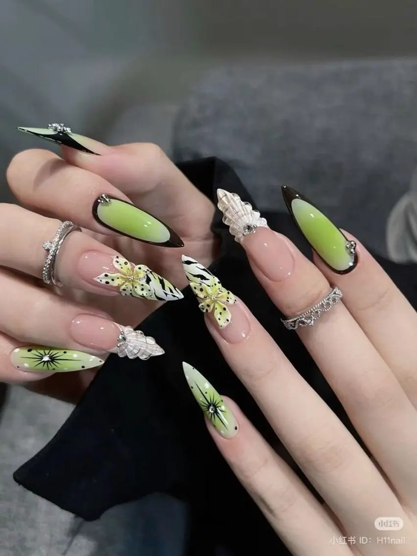 ネイル キラキラネイル 韓国ネイル マグネットネイル 持ち込み ネイルチップ ハンドネイル Chiee Bling.Nailのネイルデザイン
