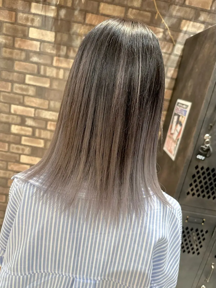 ミディアム レイヤーカット ヘアカラー 🔷ブリーチバレイヤ ージュ🔷飯野達也のヘアスタイル