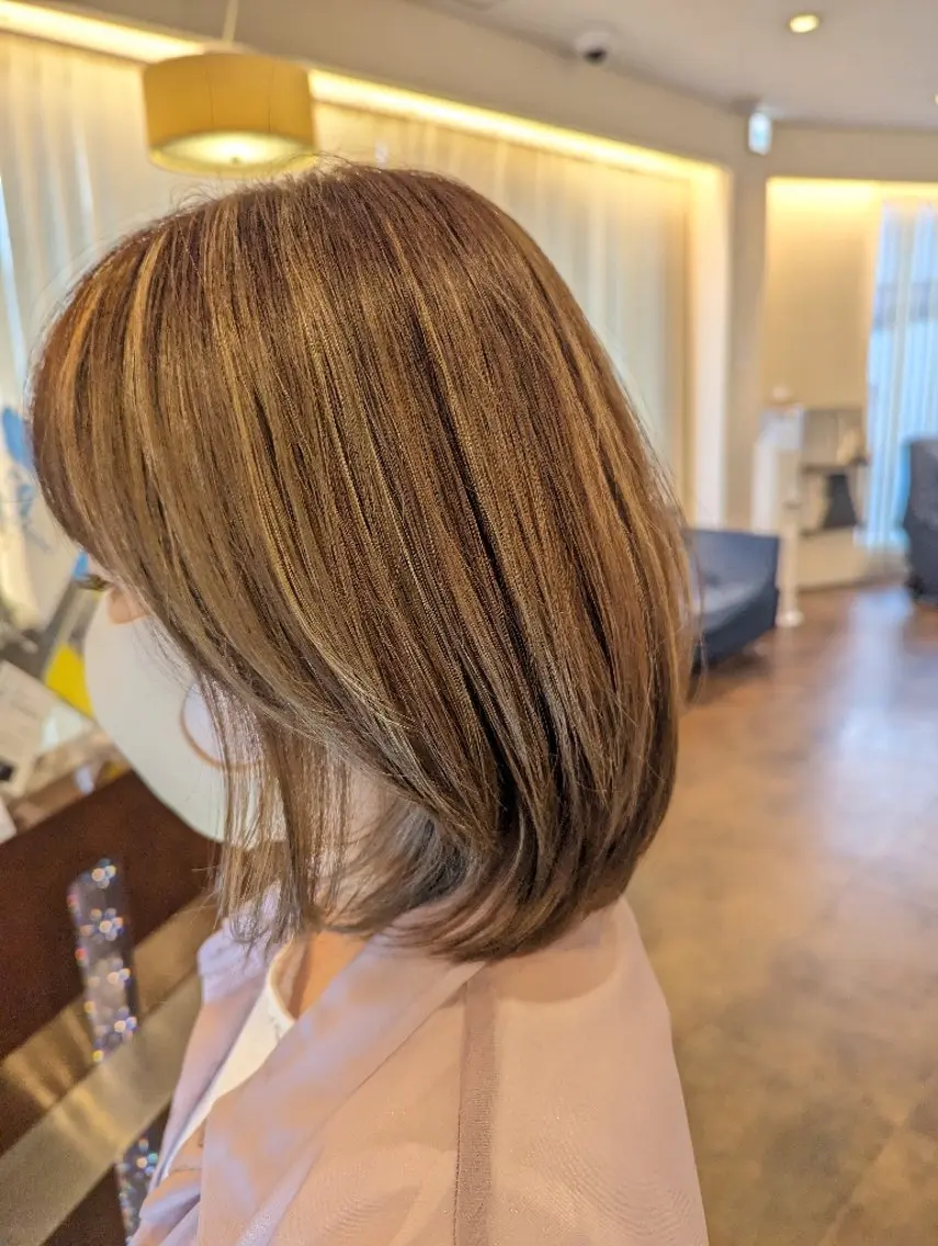 ミディアム ハイライト 井上 真貴子のヘアスタイル