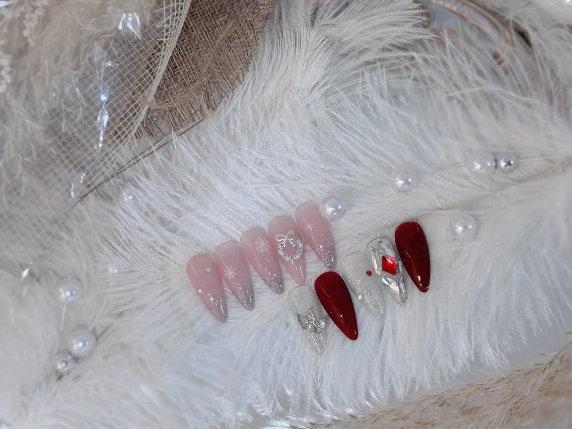 ネイル 冬ネイル クリスマス ハンドネイル Maggie Nail🦩のネイルデザイン