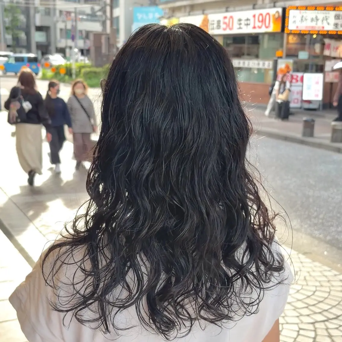 セミロング パーマ セミロングパーマ レイヤーカット カット パーマ 横浜パーマ🌐ボブ✨ 暖色カラーもえかのヘアスタイル