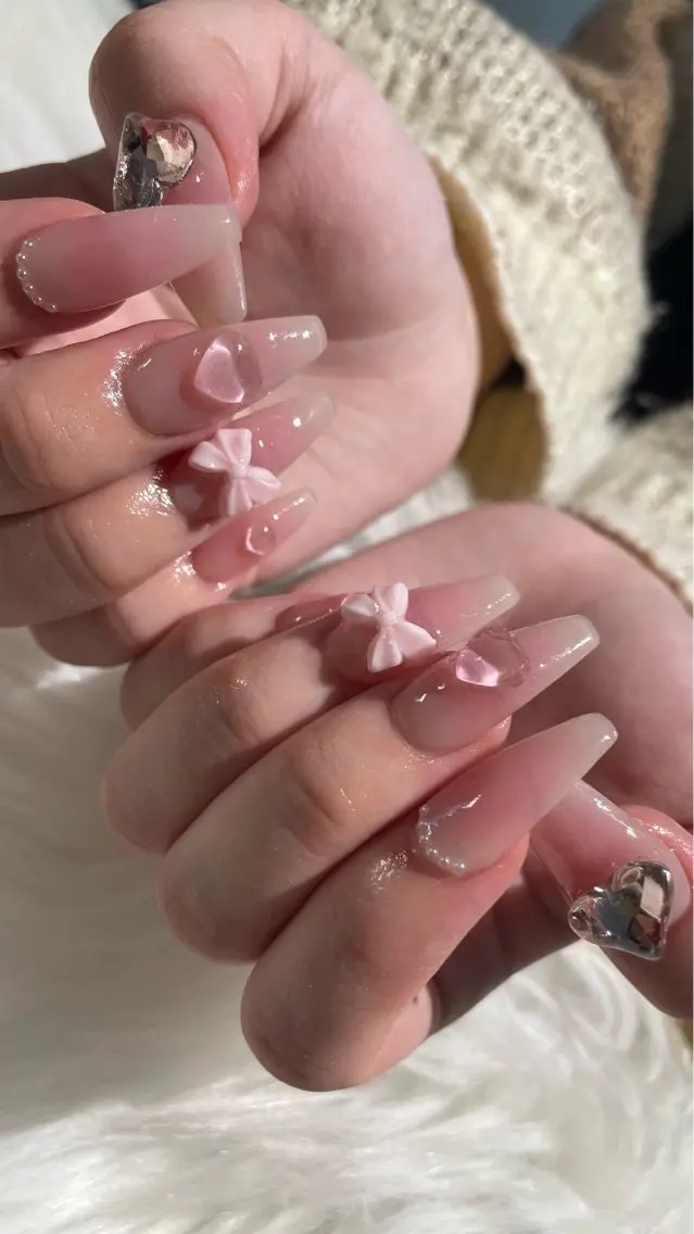 ロング ハンドネイル Aly .のネイルデザイン