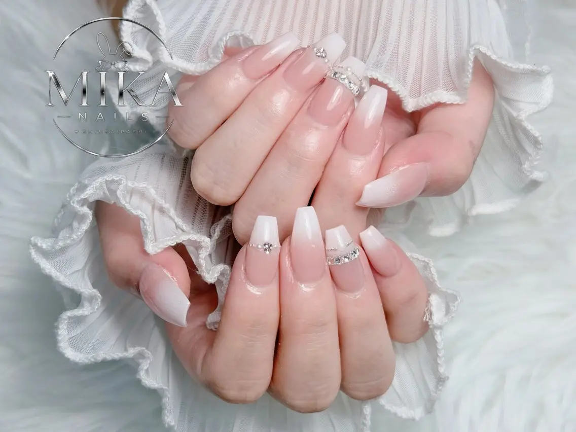 ネイル アートネイル チークネイル ドット フットネイル フレンチネイル ハンドネイル フットネイル 🌱Rina🎀 Mikaのネイルデザイン