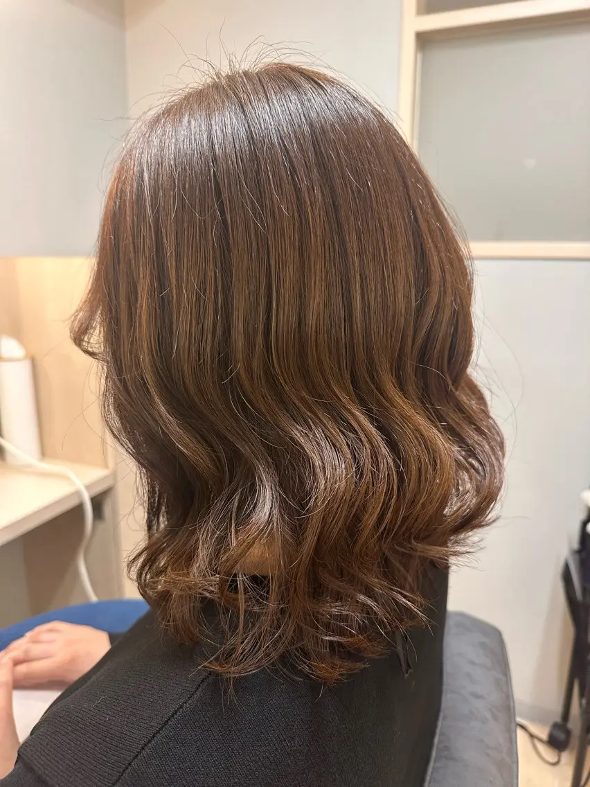 ミディアム アッシュ 立川 芽依のヘアスタイル
