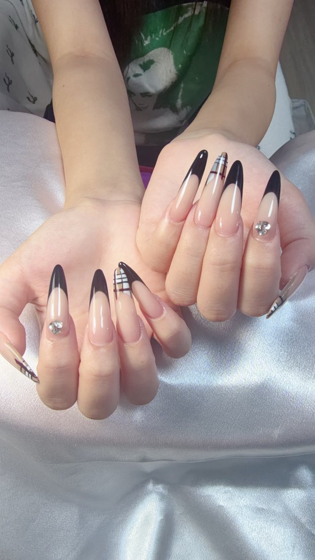 ネイル オーロラネイル チークネイル 長さ出し フットネイル フレンチネイル Miss Nailのネイルデザイン