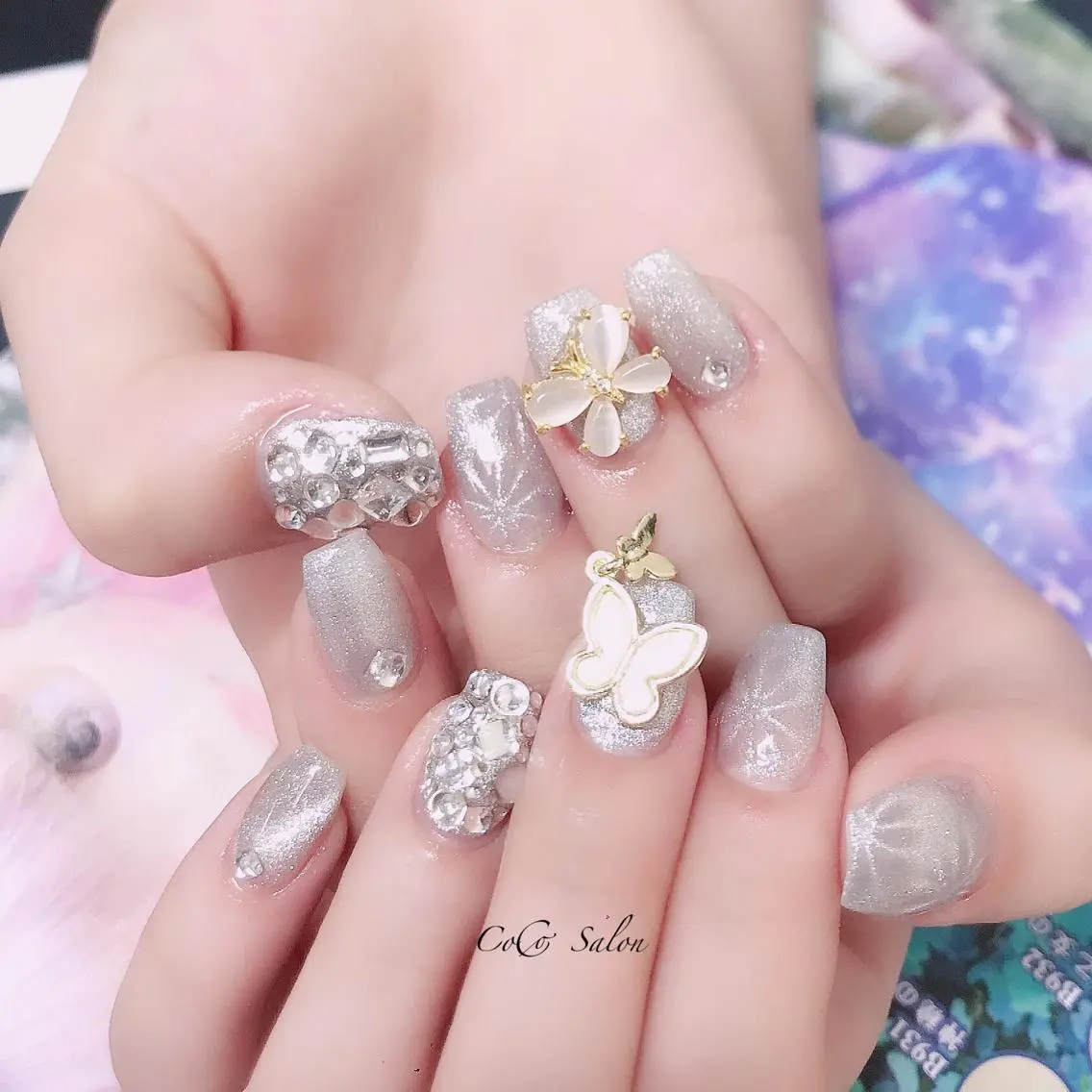 ネイル 成人式 長さ出し フラワーネイル ジェルネイル ホログラムネイル CoCoSalon ネイル/まつ毛予約のネイルデザイン