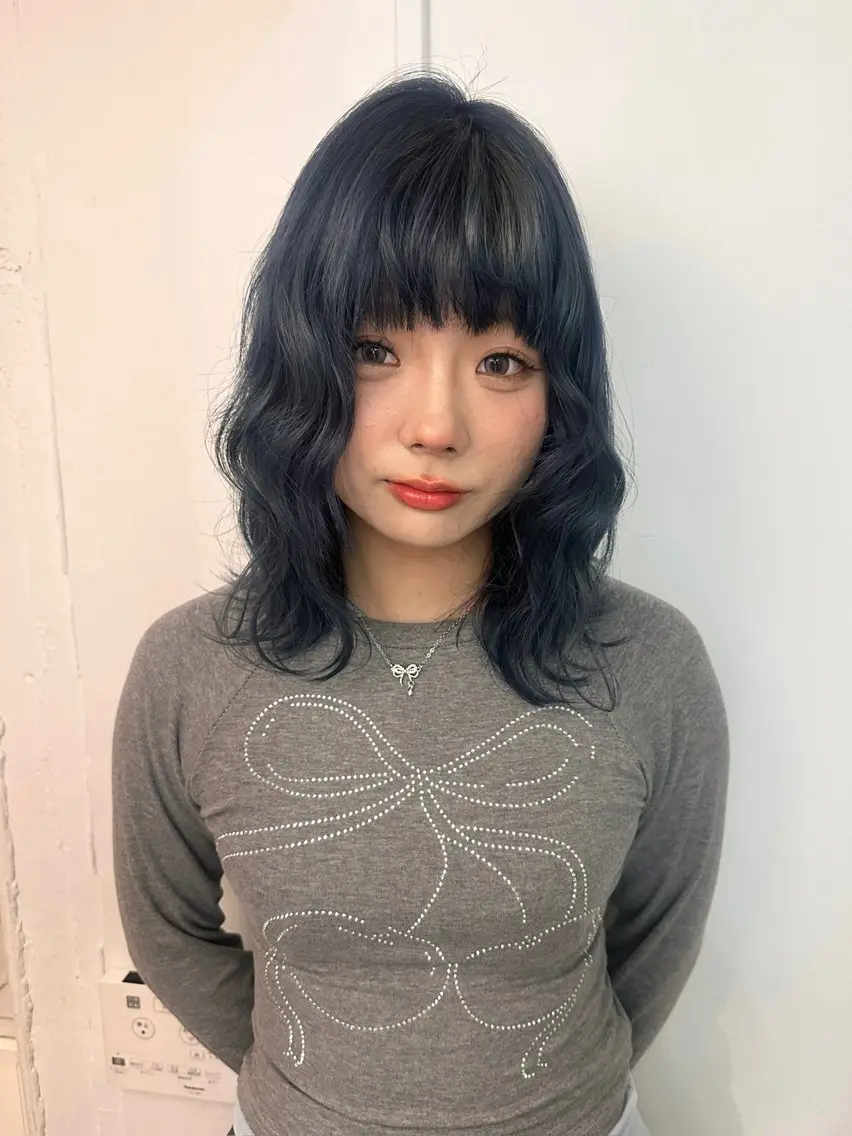 ミディアム カット ヘアカラー Hana ハイトーン🕯🩰のヘアスタイル