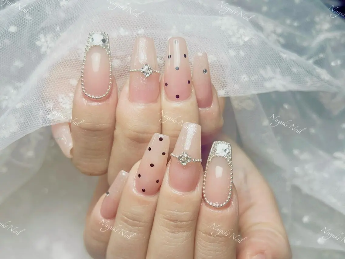 ネイル 🦋 Queenieのネイルデザイン