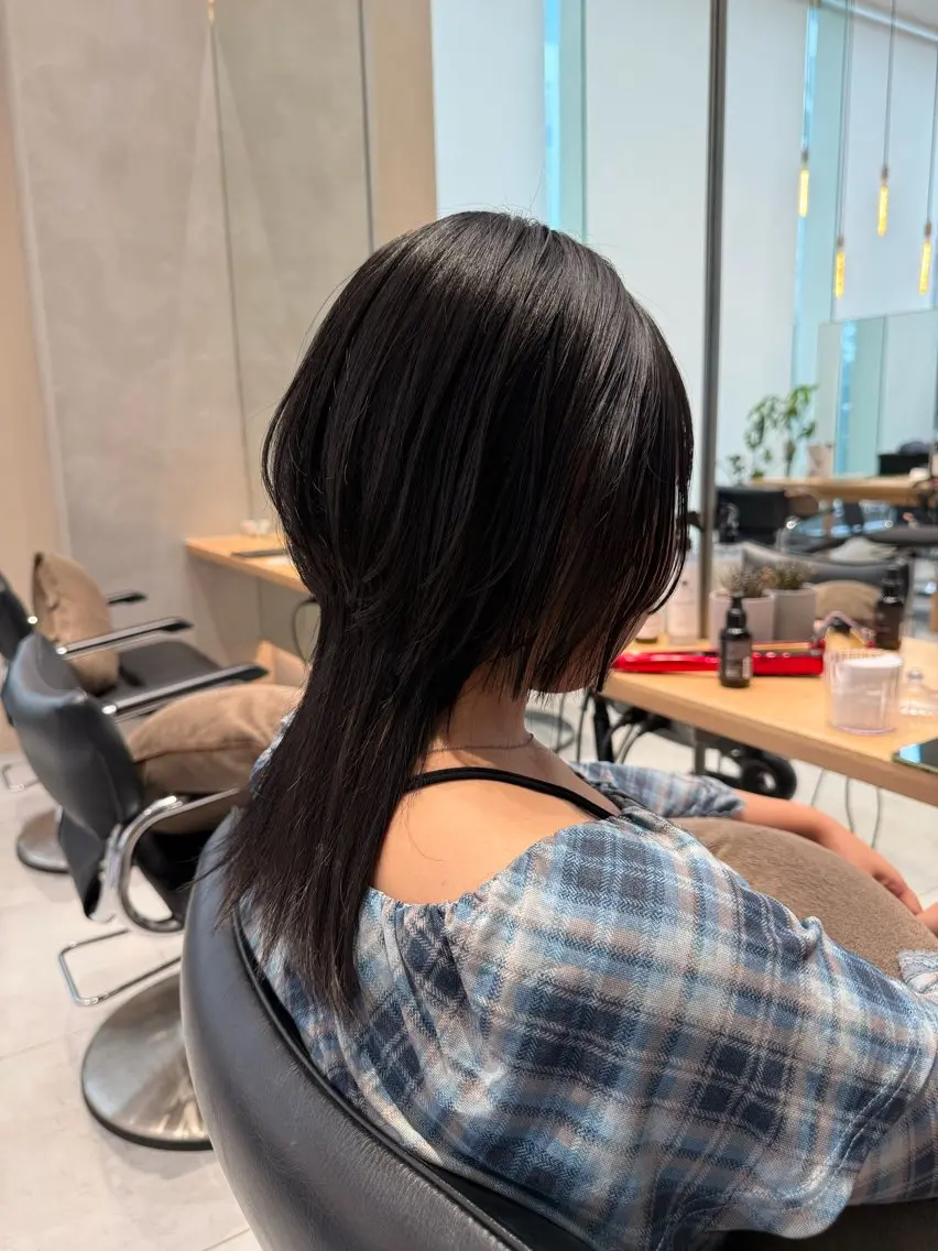 セミロング カラー 似合わせカット カット ヘアカラー トリートメント ヘッドスパ ヘアセット ミオ💎ショート 透ける暗髪のヘアスタイル