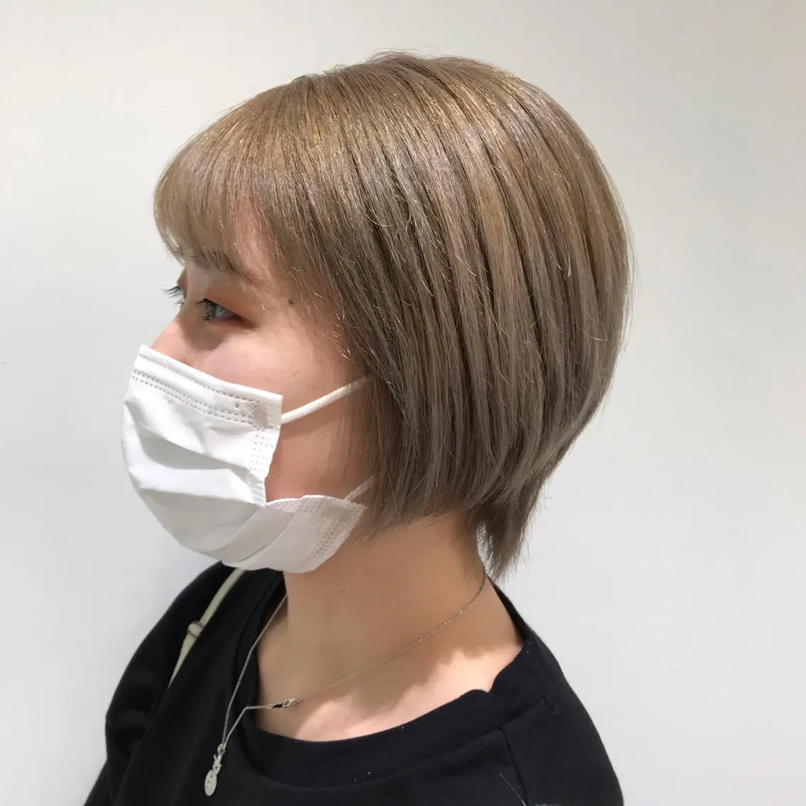 ショート カラー ベージュカラー ブリーチ 透明感カラー 【暖色カラー特化】 中山由梨のヘアスタイル