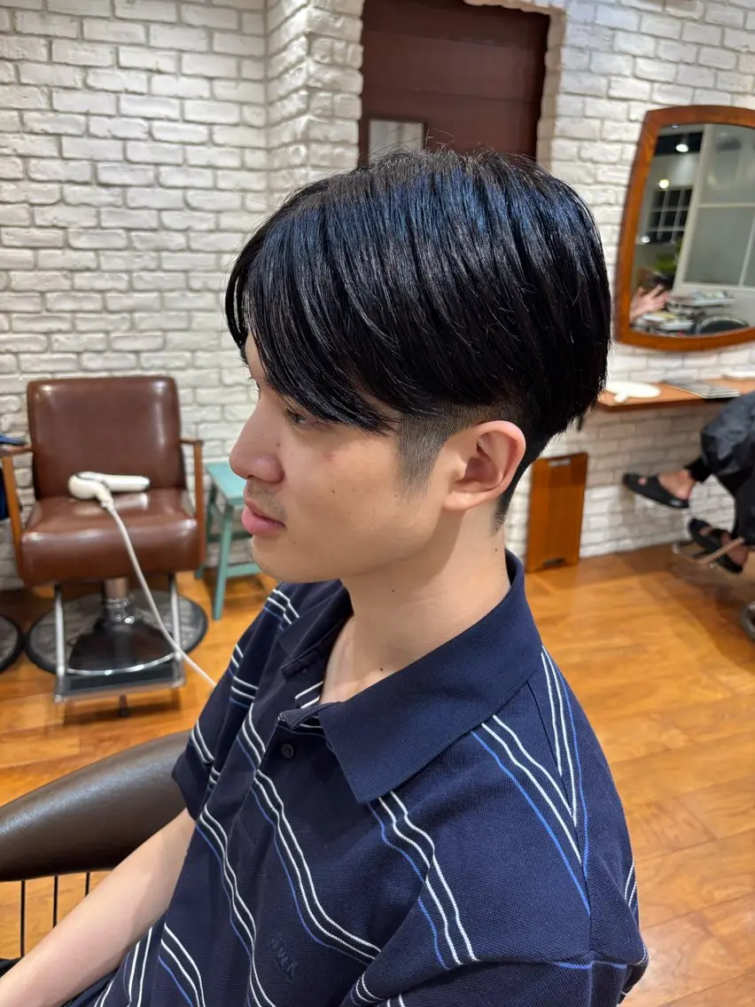 メンズ センターパート 岩崎 優のヘアスタイル