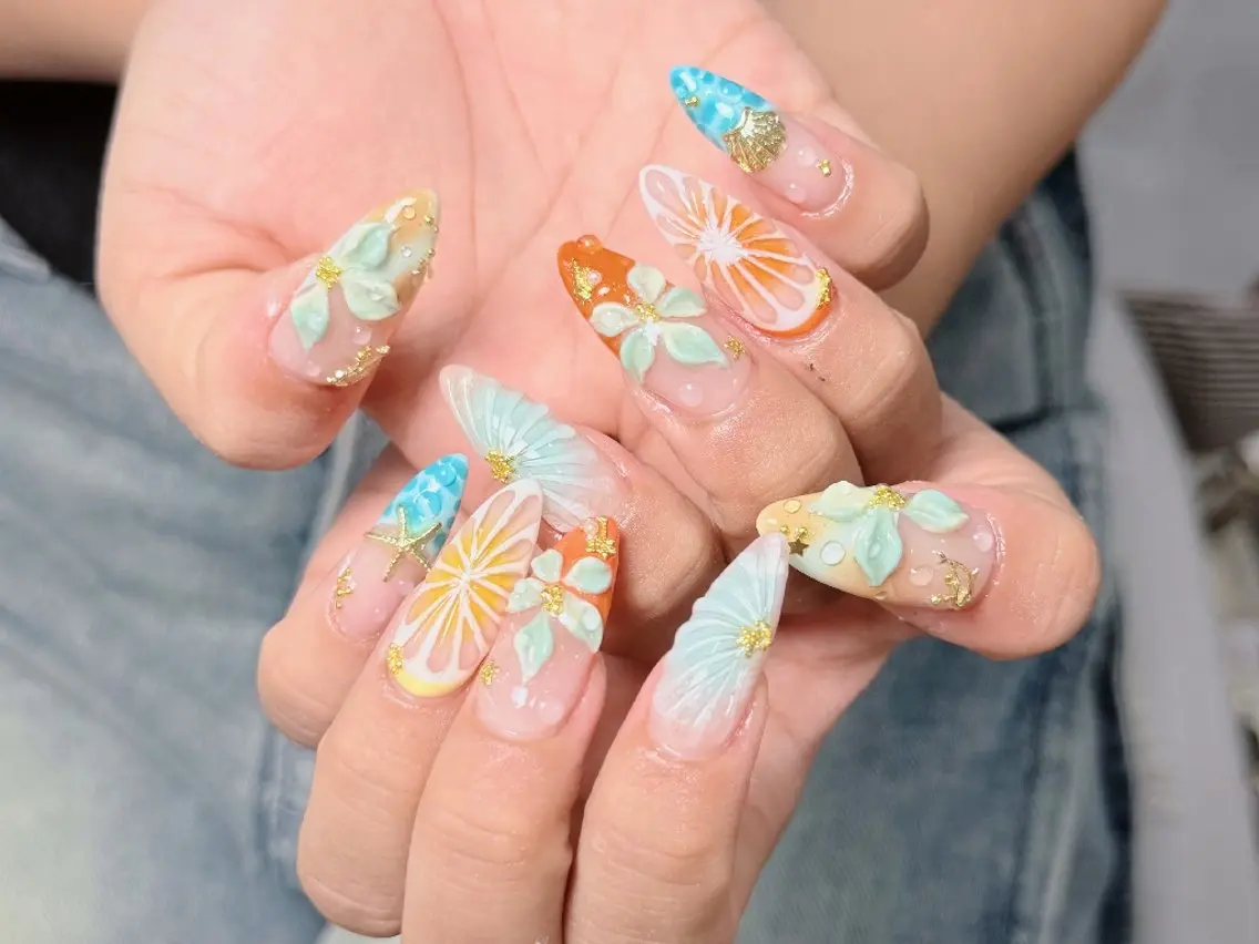 ネイル チークネイル フレンチネイル ジェルネイル ガーリー キラキラネイル ハンドネイル UM Nail Salonのネイルデザイン