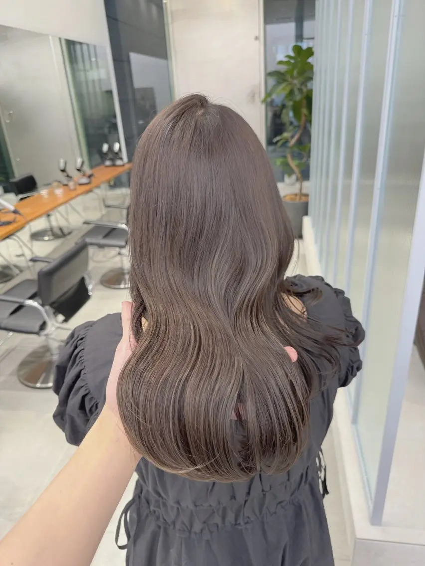 ロング カラー ベージュカラー ブリーチ 透明感カラー ブリーチなしカラー オリーブベージュ ヘアカラー ブリーチなし 寒色カラーのヘアスタイル