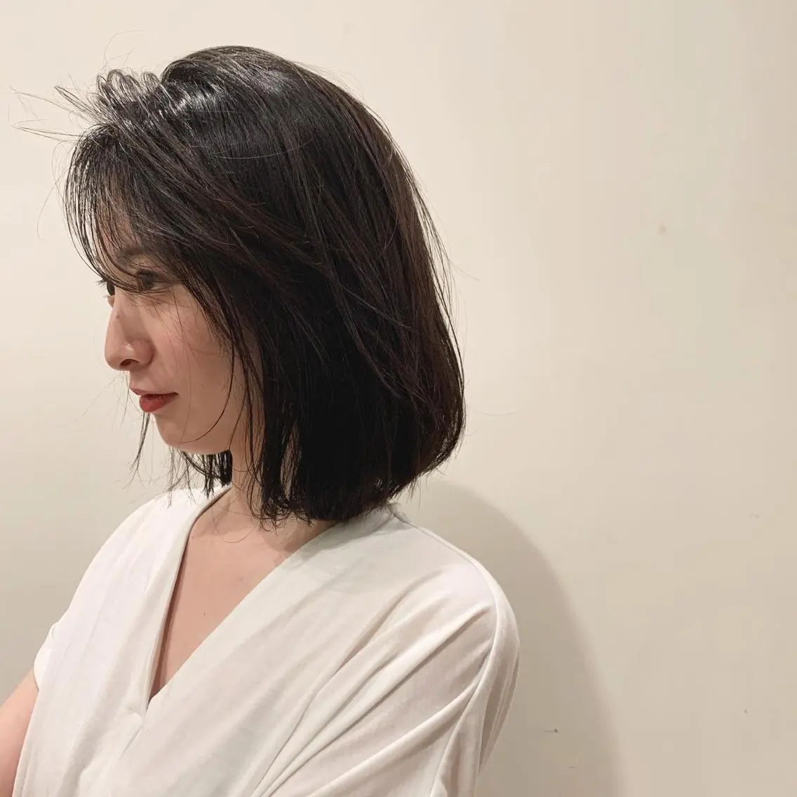 ショート ボブ かきあげバング 杉山 憂人のヘアスタイル