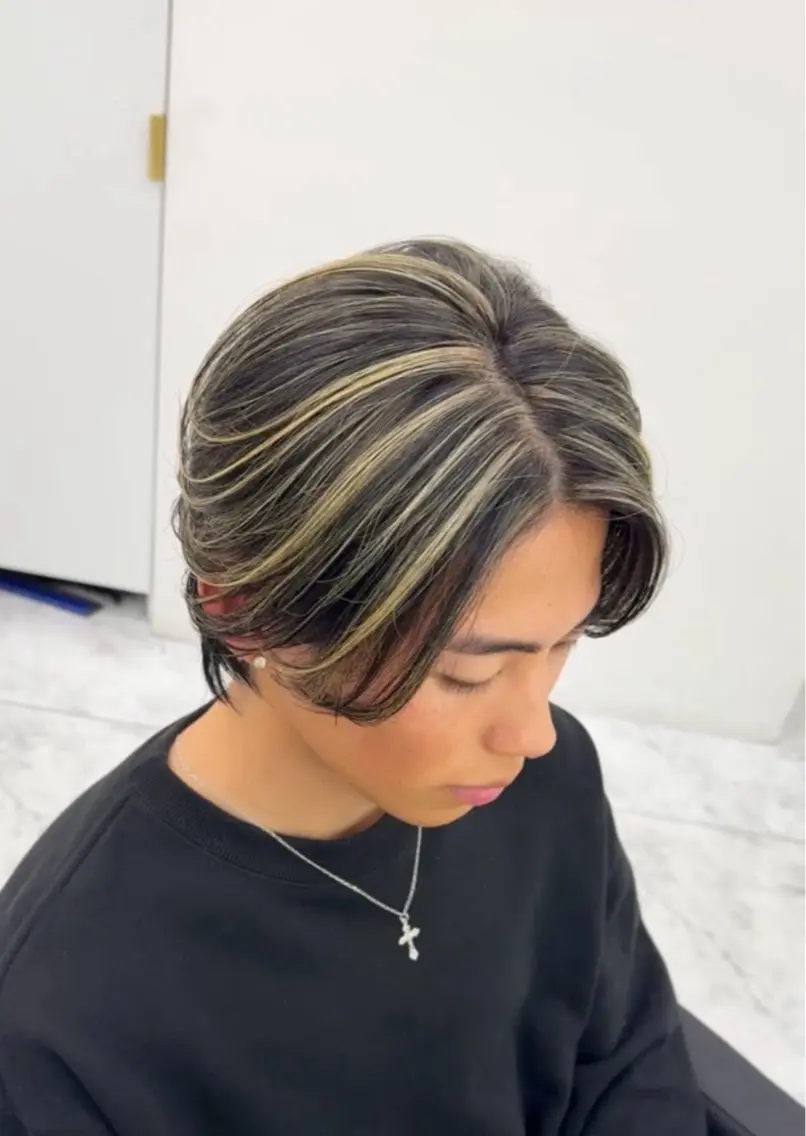 メンズ メンズブリーチ メンズハイライト メンズメッシュ ヘアカラー 石川 瑠華のヘアスタイル