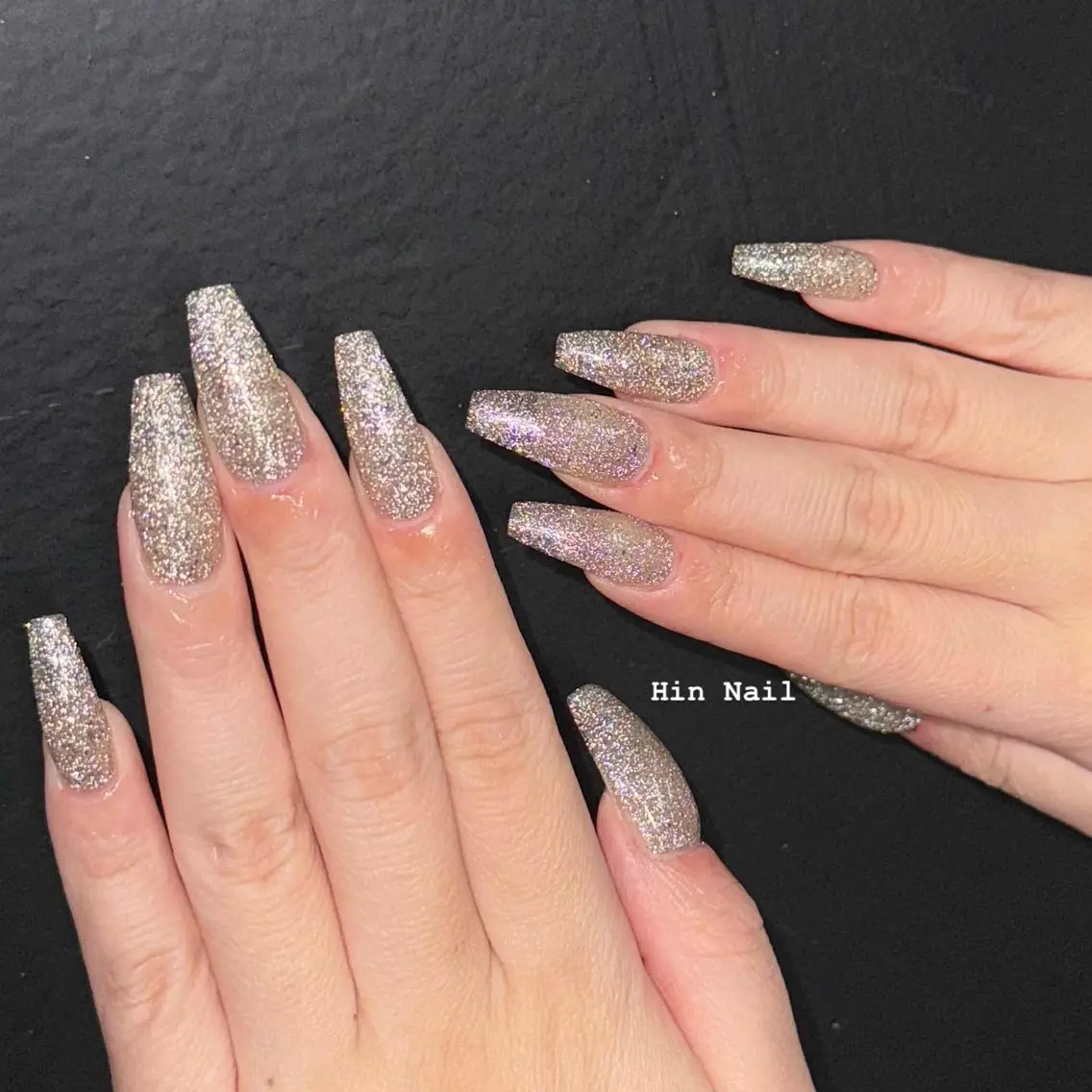 ネイル ボルドー チークネイル フレンチネイル グラデーション キラキラネイル ハンドネイル HIN NAILのネイルデザイン