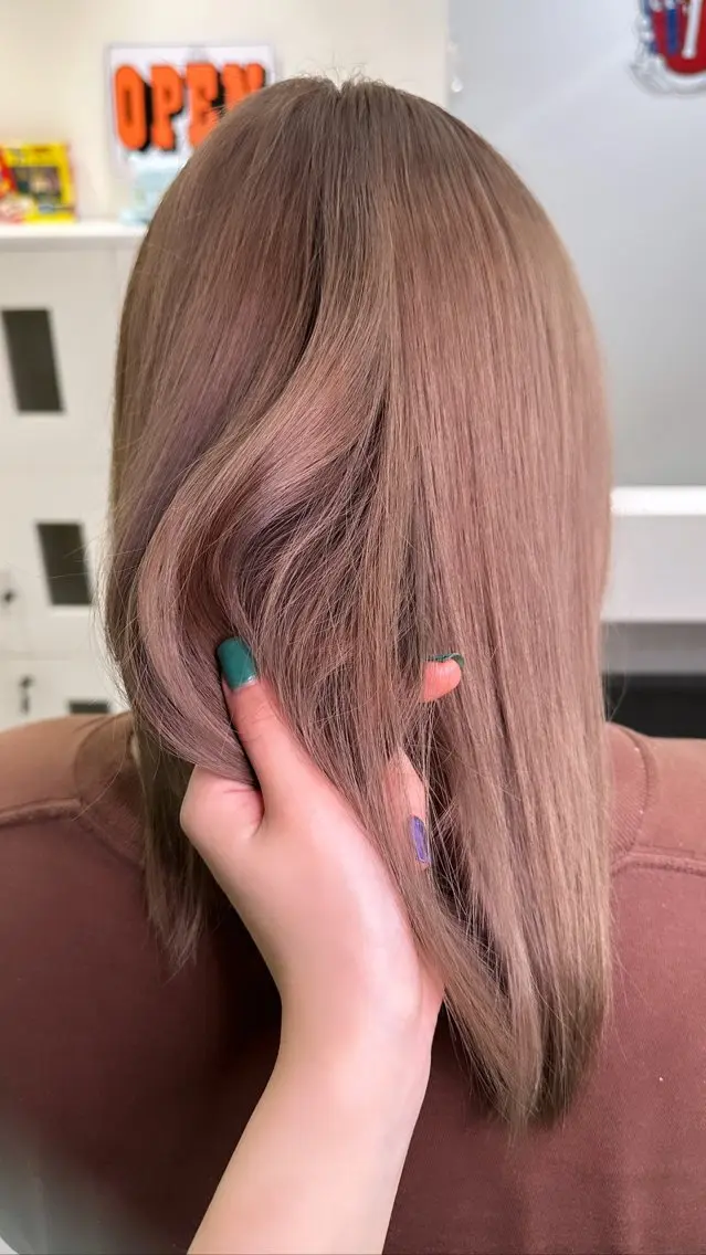 ロング カラー ベージュカラー ブリーチ ブラウンカラー ブラウンベージュ インナーカラー ヘアカラー 西野 未桜のヘアスタイル