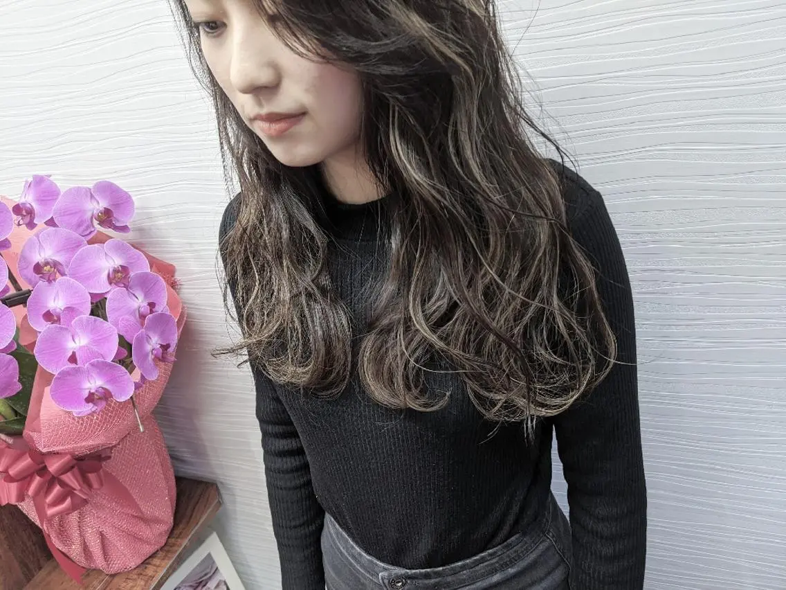 ロング ハイライト LaRmE 代表　HoHaRa.のヘアスタイル