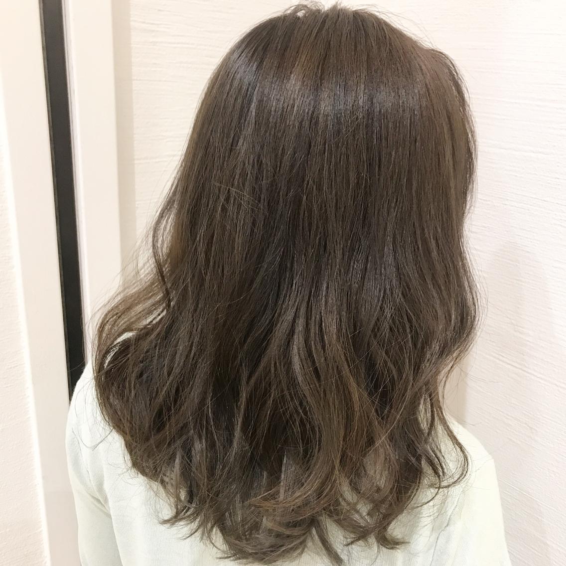 セミロング カット ヘアカラー 岸川 恭子のヘアスタイル