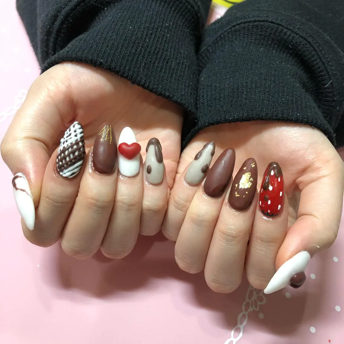 ミディアム ネイル アートネイル ハンドネイル 《LB》ラブリエ Nail&eyeのマツエク・マツパデザイン
