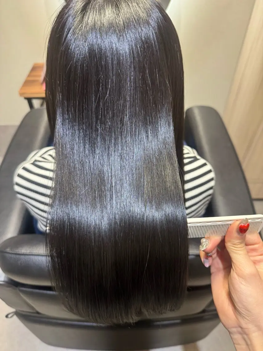 ロング カット ヘアカラー トリートメント NAVY 橋本心 縮毛矯正のヘアスタイル