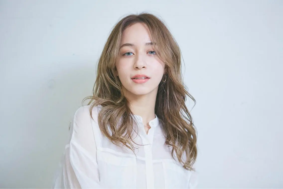 ロング 外国人風カラー ARMONY秋山輝也 コテ巻き風パーマ特化のヘアスタイル