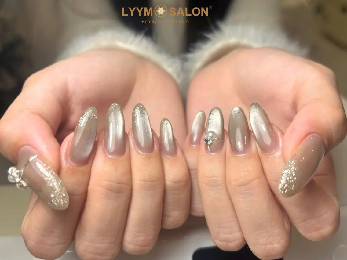 ネイル キラキラネイル 韓国ネイル ラメ(グリッター) オフィスネイル ストーンネイル LYYM Salonのネイルデザイン