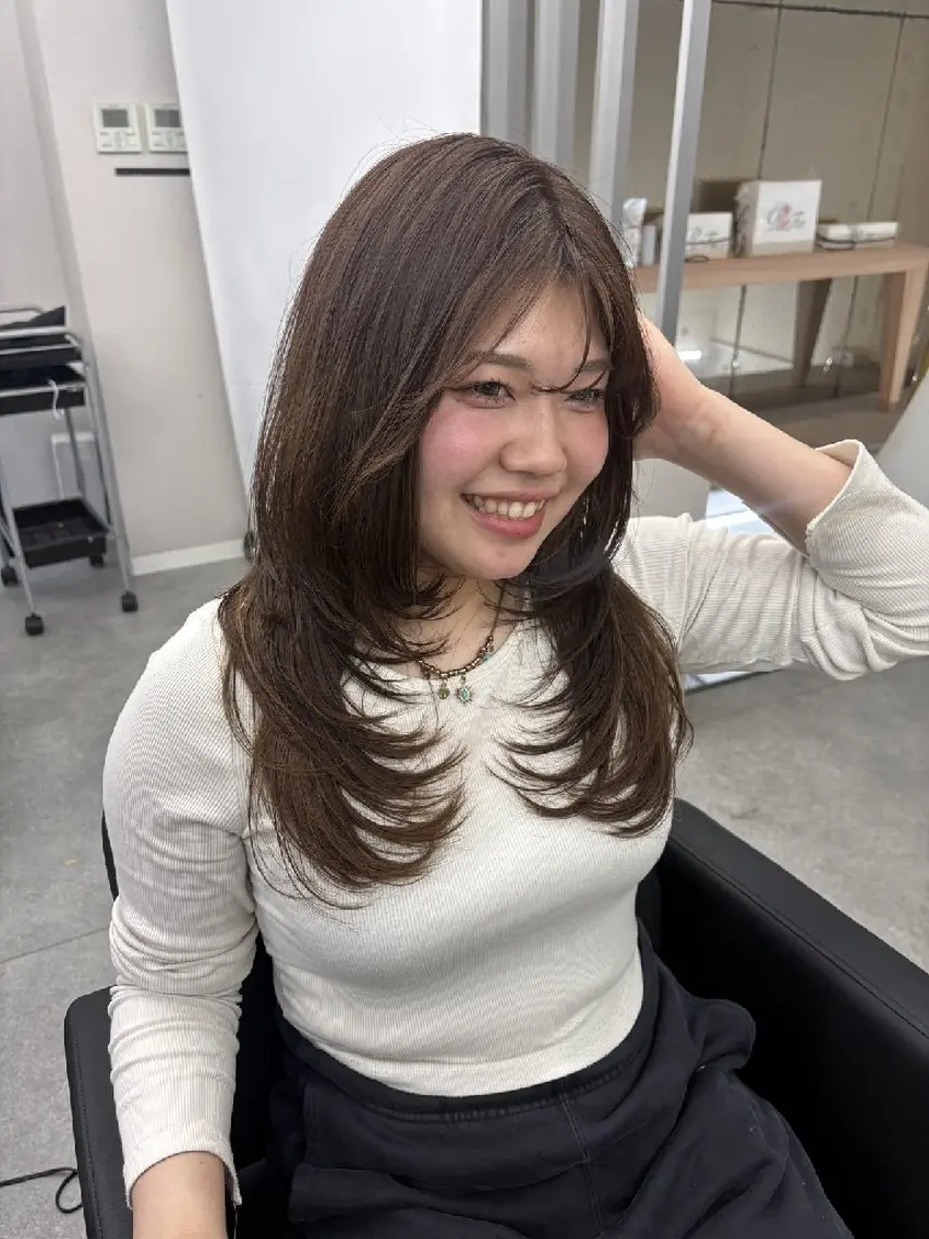 セミロング ハイレイヤー レイヤーカット カット ベルグロー アルファのヘアスタイル