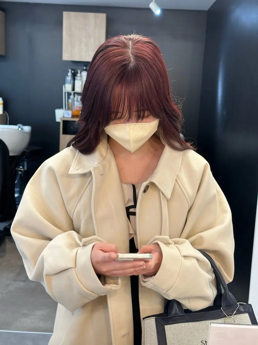 カラー ブリーチ カシス ダブルカラー ブリーチなしカラー 谷山 葵のヘアスタイル