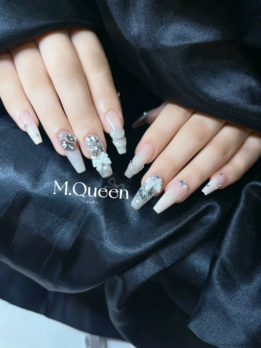 ネイル ハンドネイル MQueen ネイルサロンマルのネイルデザイン