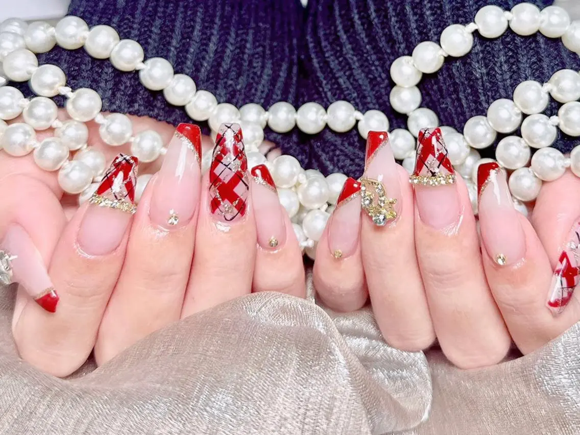 ネイル Aurum nailのネイルデザイン